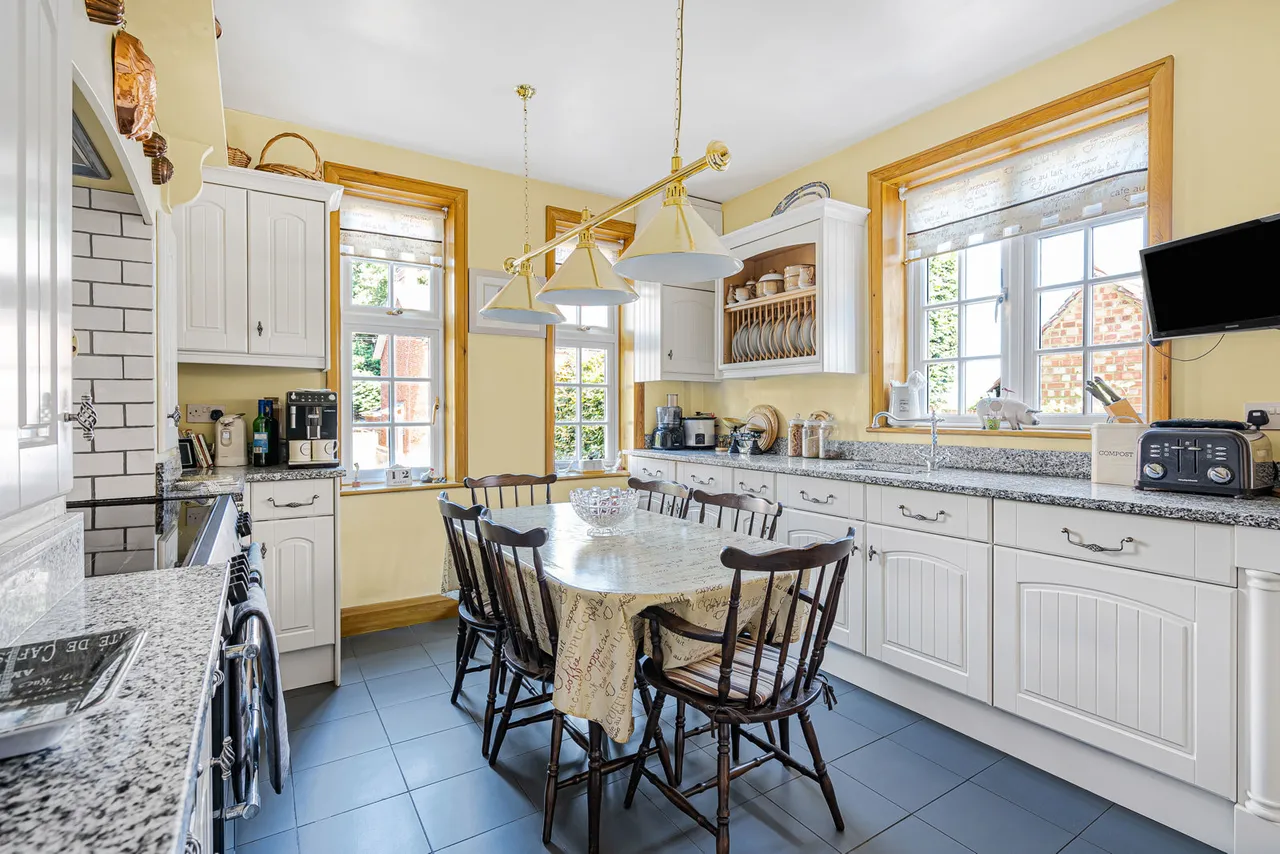 Middle Hill, Egham, TW20, photo 4