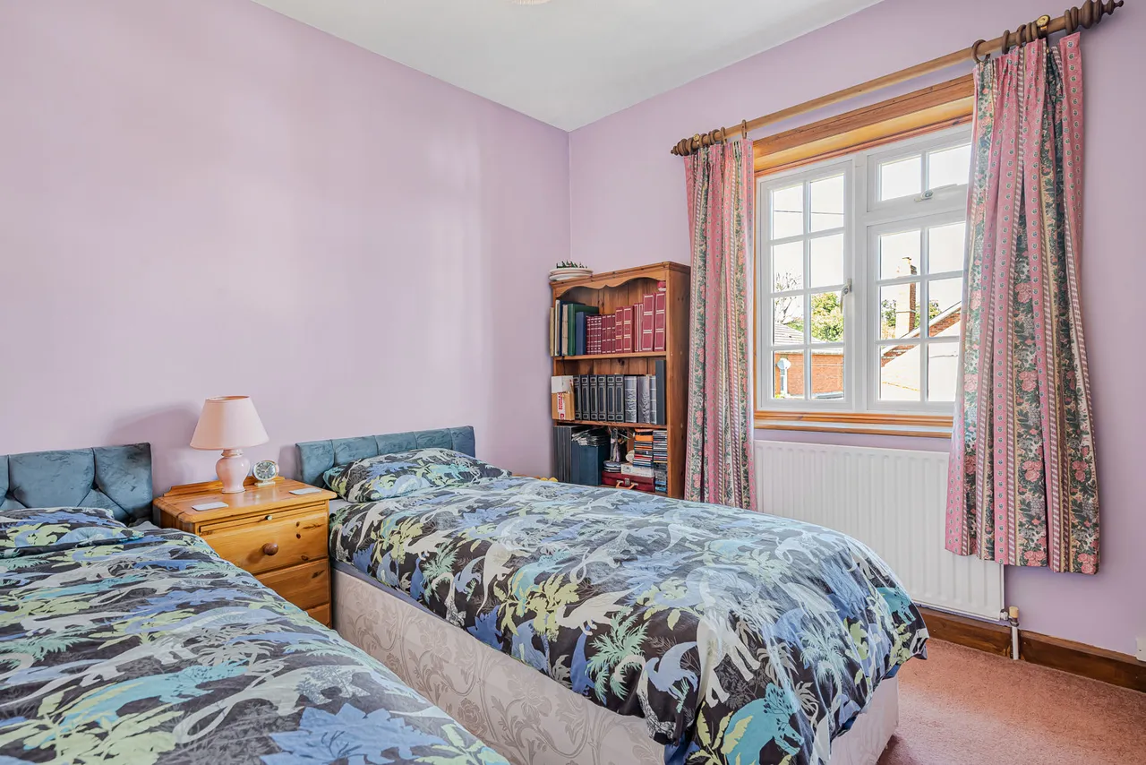 Middle Hill, Egham, TW20, photo 24
