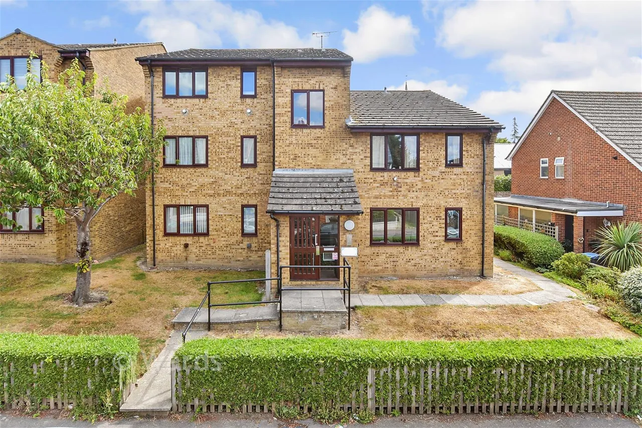2 bed flat for sale, Western Road, Deal, CT14