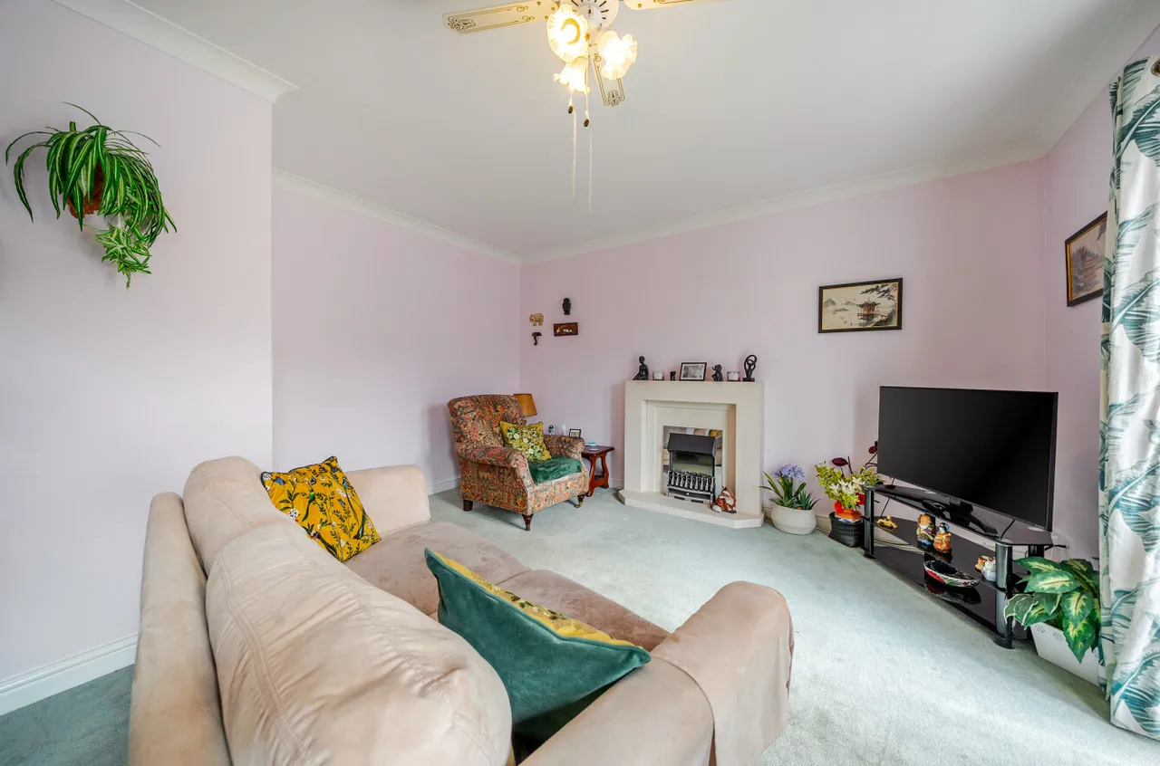 Queens Drive, Pudsey, LS28, photo 4