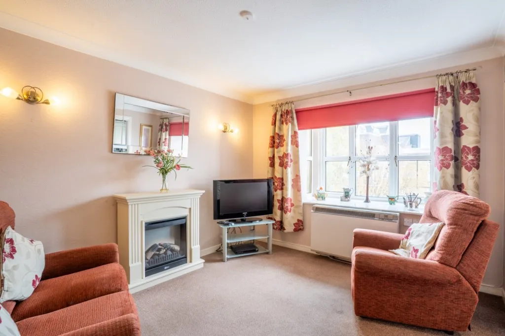 2 bed flat for sale, West Street, Gravesend, DA11