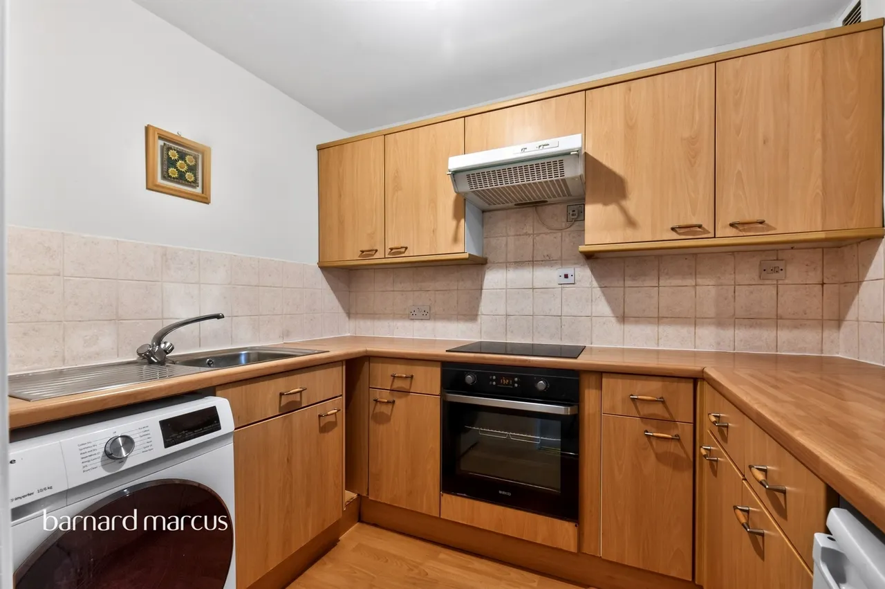 Carlton Drive, London, photo 2