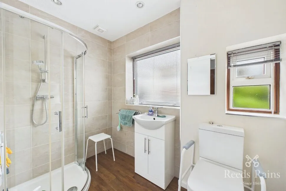 Ashbourne Drive, High Lane, Cheshire, SK6, photo 11