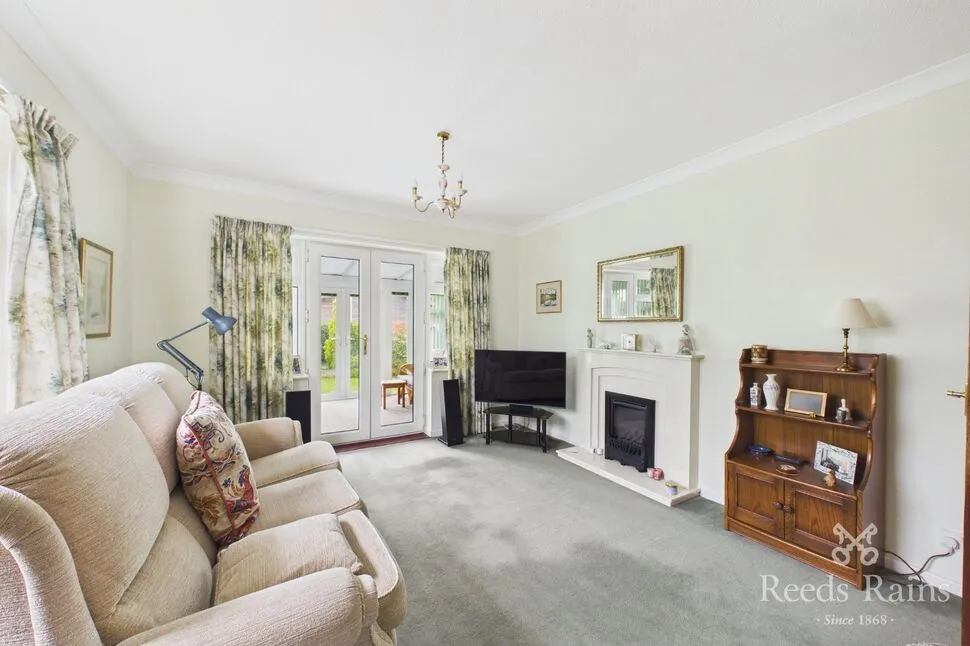 Ashbourne Drive, High Lane, Cheshire, SK6, photo 5