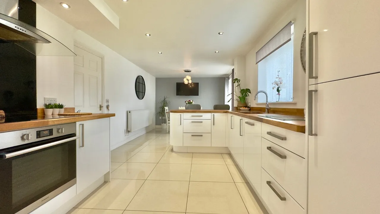 Parc Gilbertson, Gelligron, Pontardawe, Swansea, photo 2