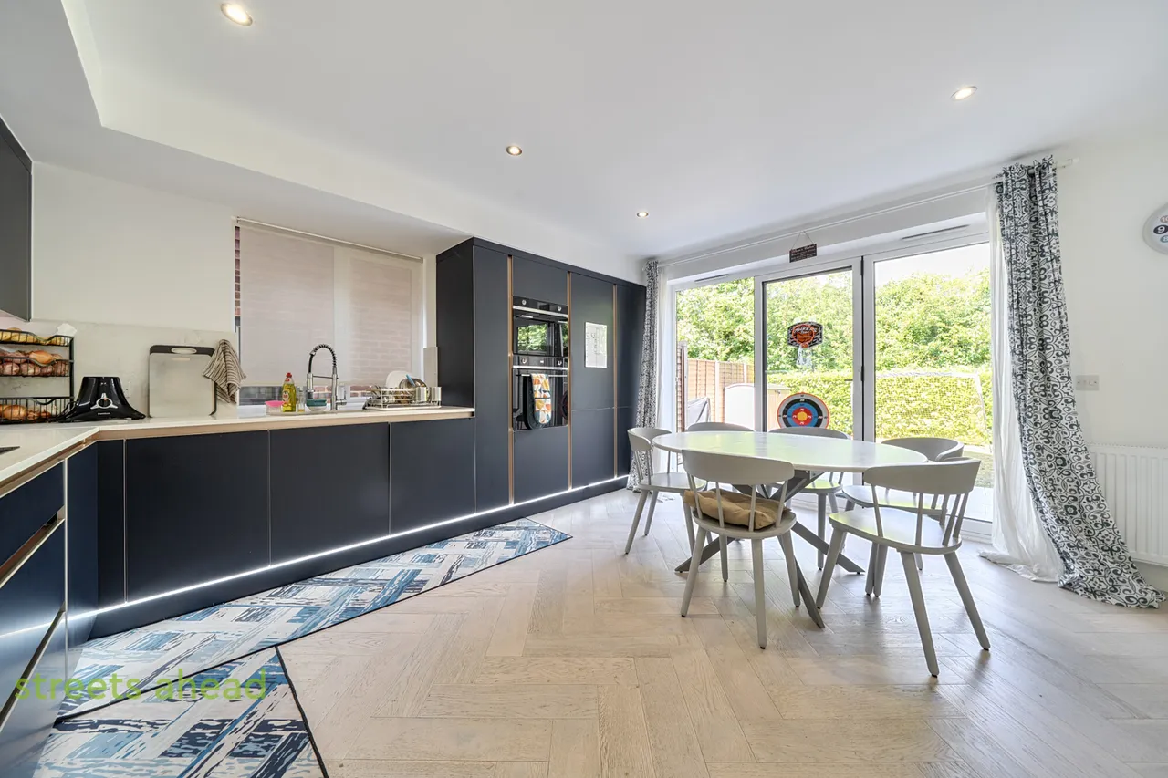 Winchester Close, Coulsdon, CR5, photo 5