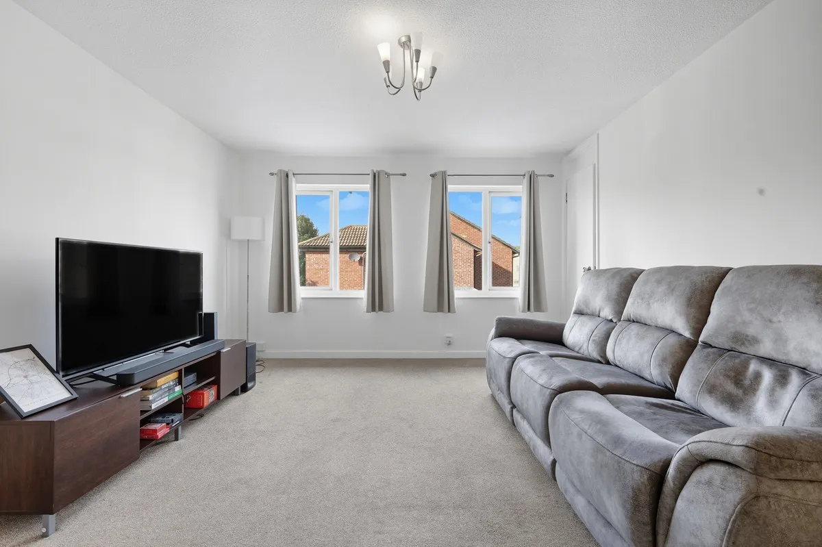 Camellia Close, Romford, Harold Wood, RM3 0XW, photo 5
