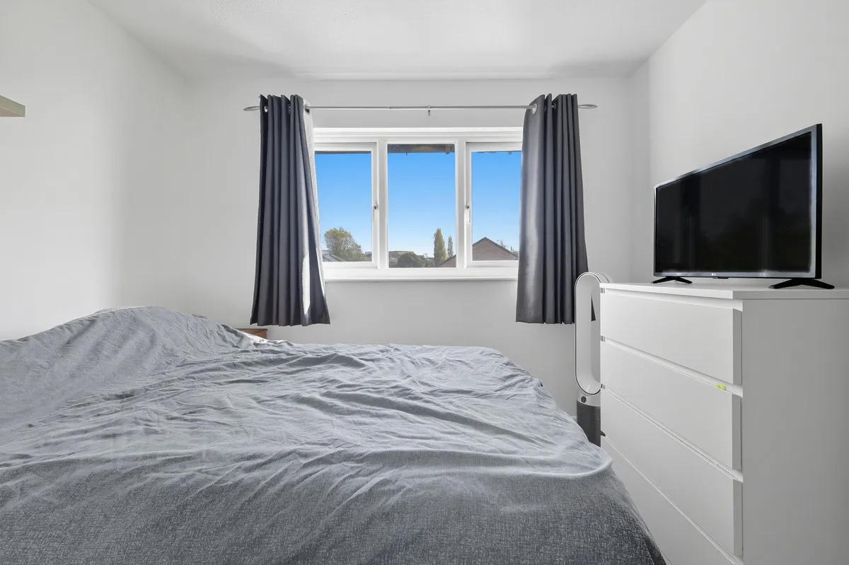 Camellia Close, Romford, Harold Wood, RM3 0XW, photo 8