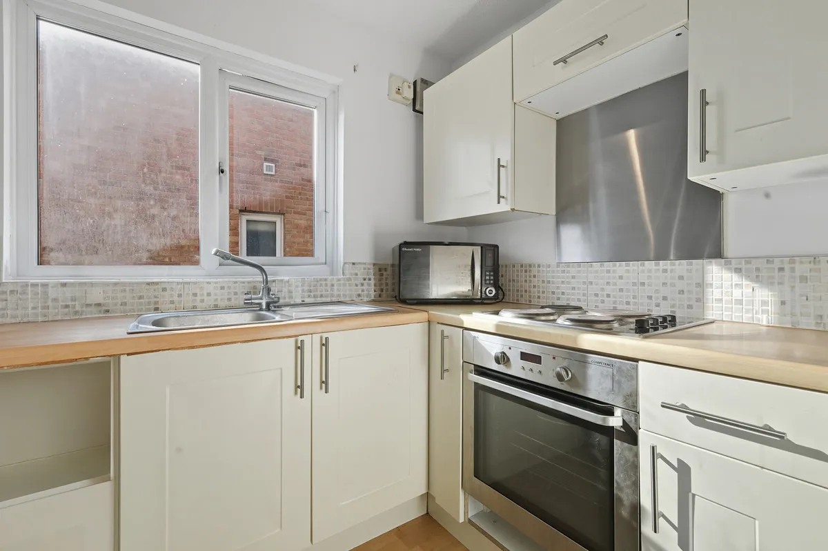 Camellia Close, Romford, Harold Wood, RM3 0XW, photo 15