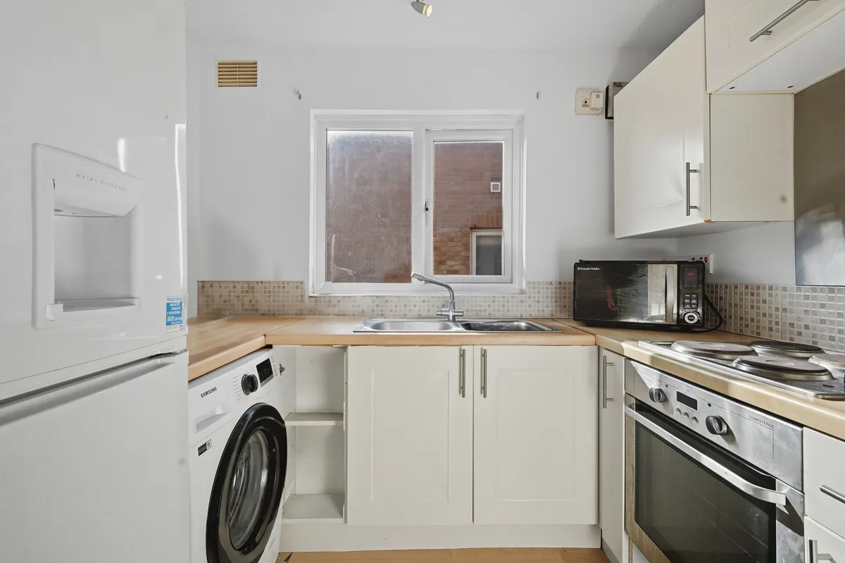 Camellia Close, Romford, Harold Wood, RM3 0XW, photo 7