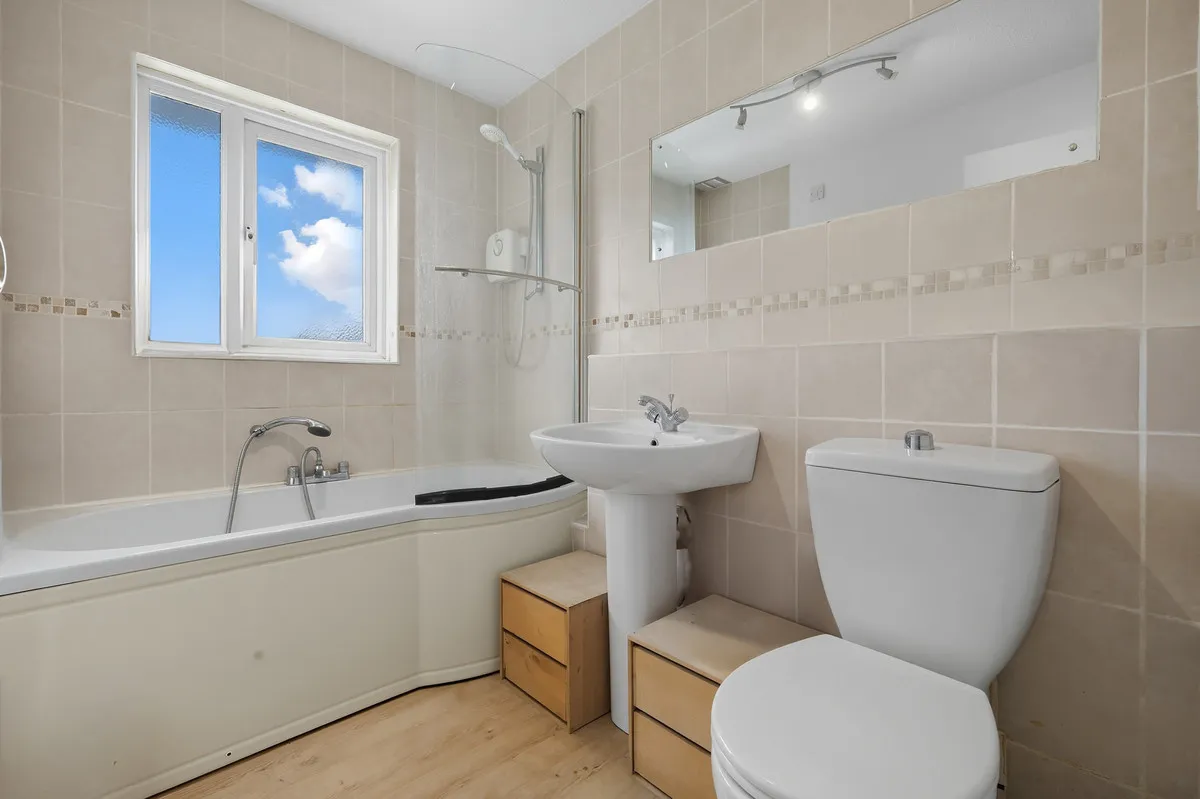 Camellia Close, Romford, Harold Wood, RM3 0XW, photo 13