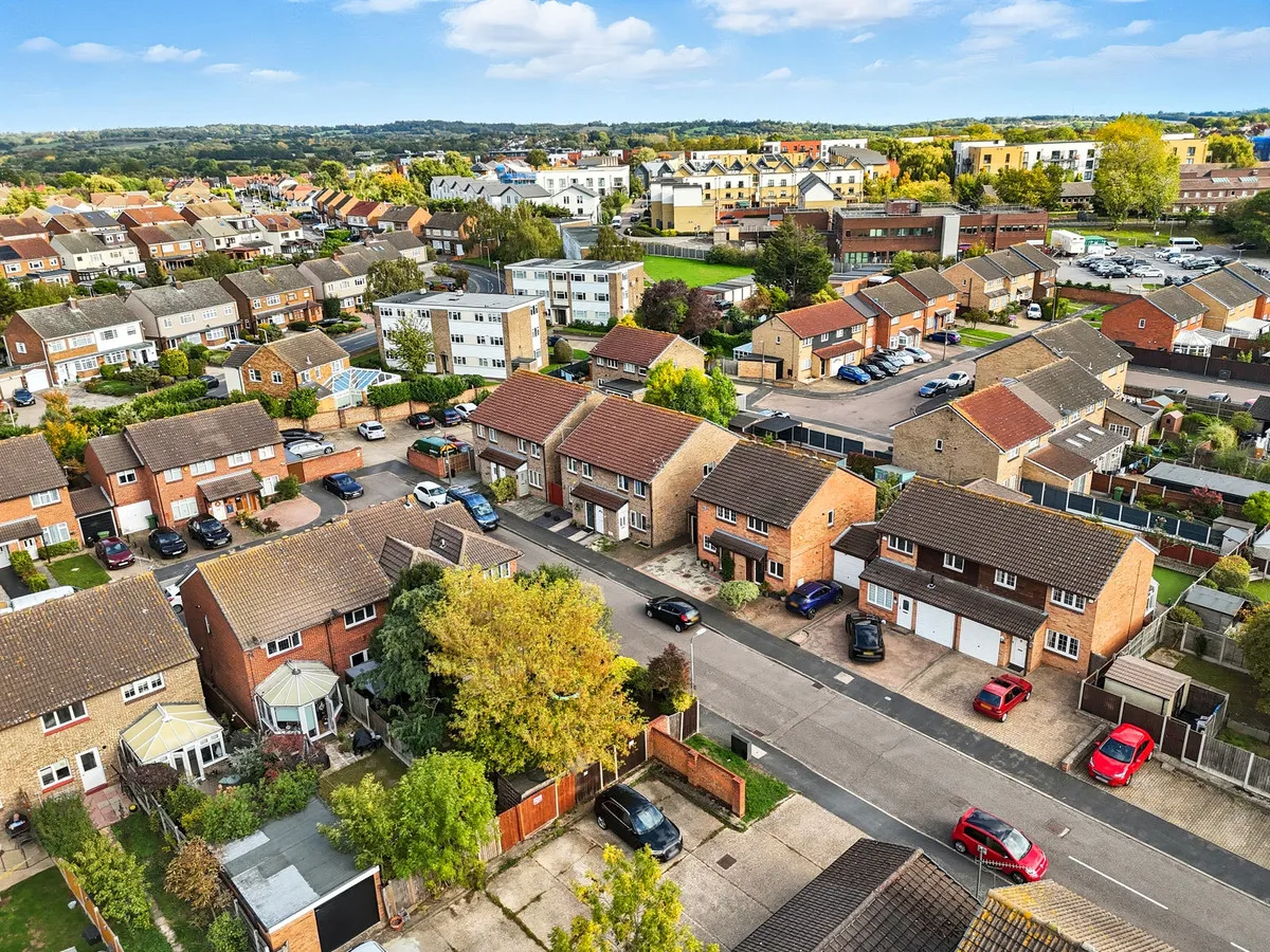 Camellia Close, Romford, Harold Wood, RM3 0XW, photo 10