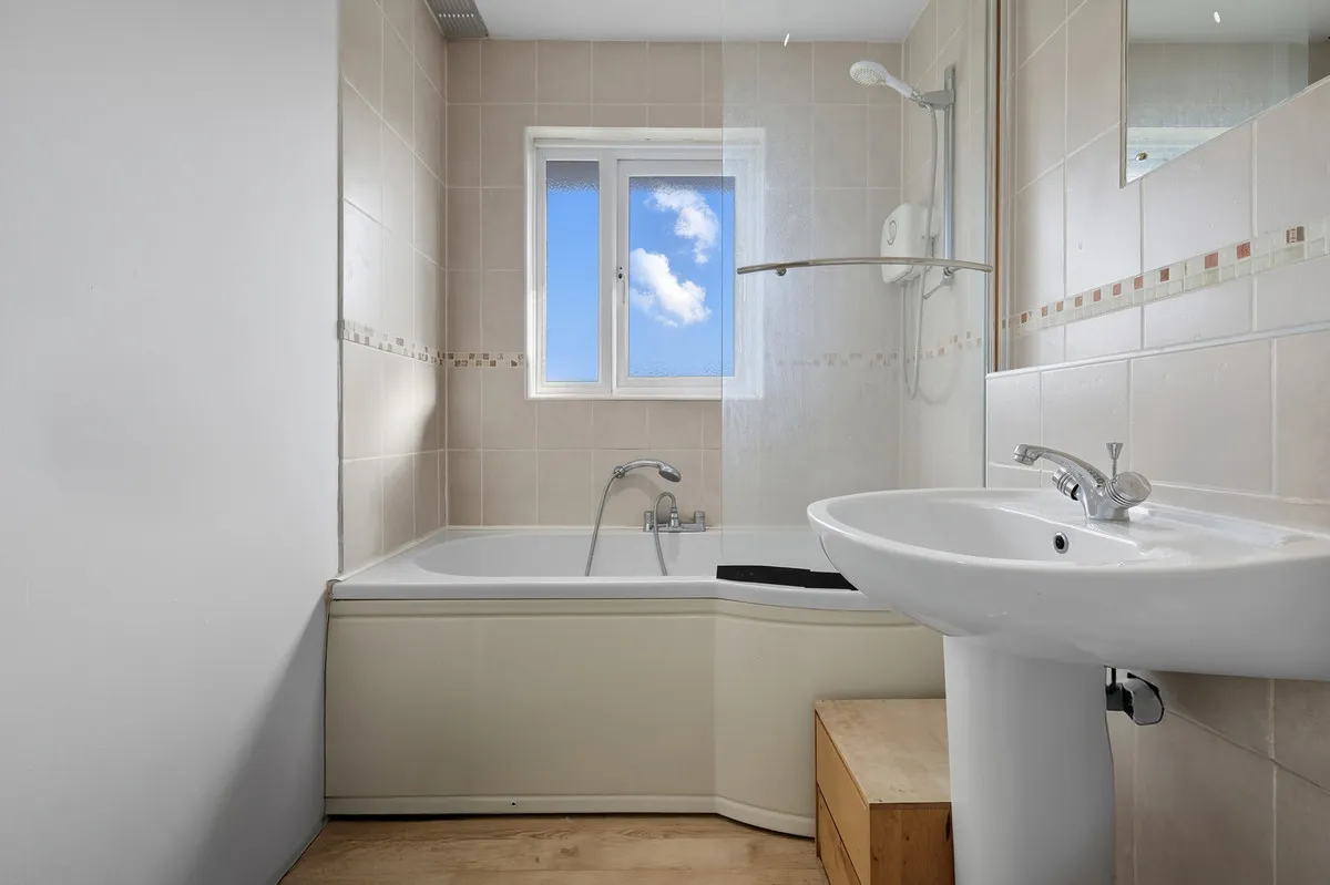 Camellia Close, Romford, Harold Wood, RM3 0XW, photo 14