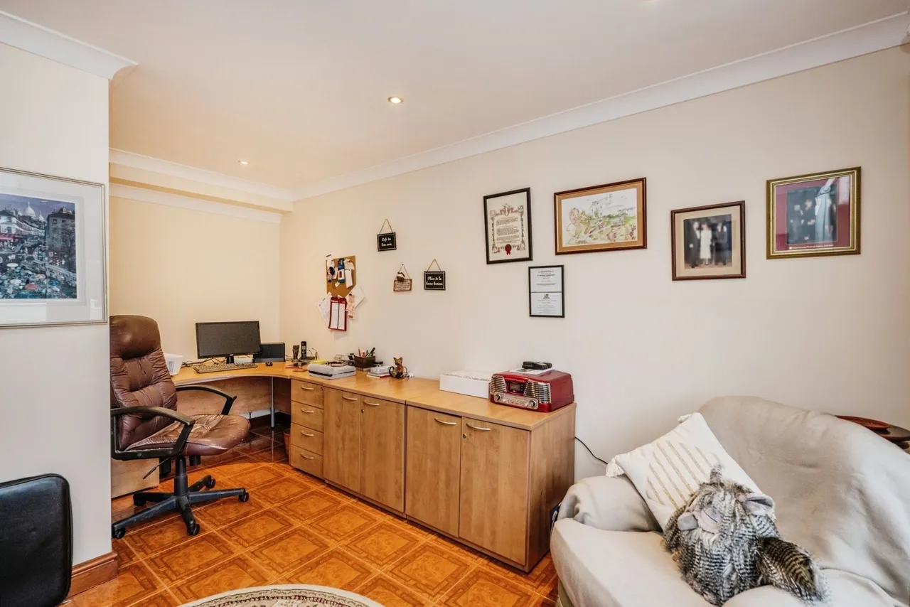 Heol Hen, Five Roads, SA15, photo 12