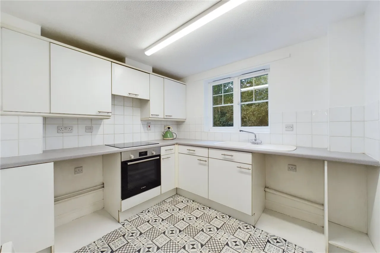 Gould Close, Newbury, RG14, photo 5