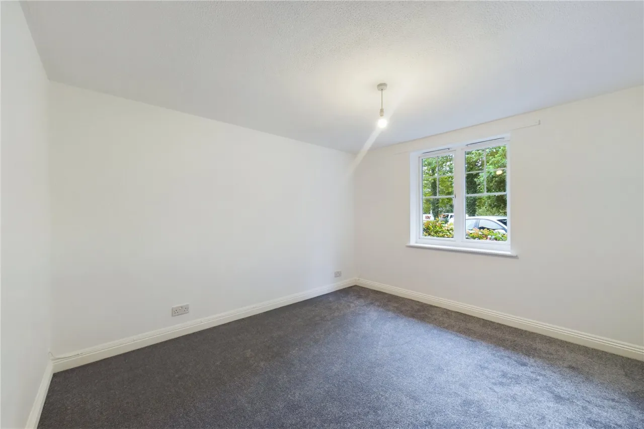 Gould Close, Newbury, RG14, photo 6
