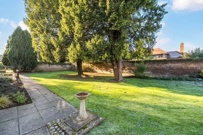 Palace Gate, Odiham, Hook, RG29 1JZ, photo 12