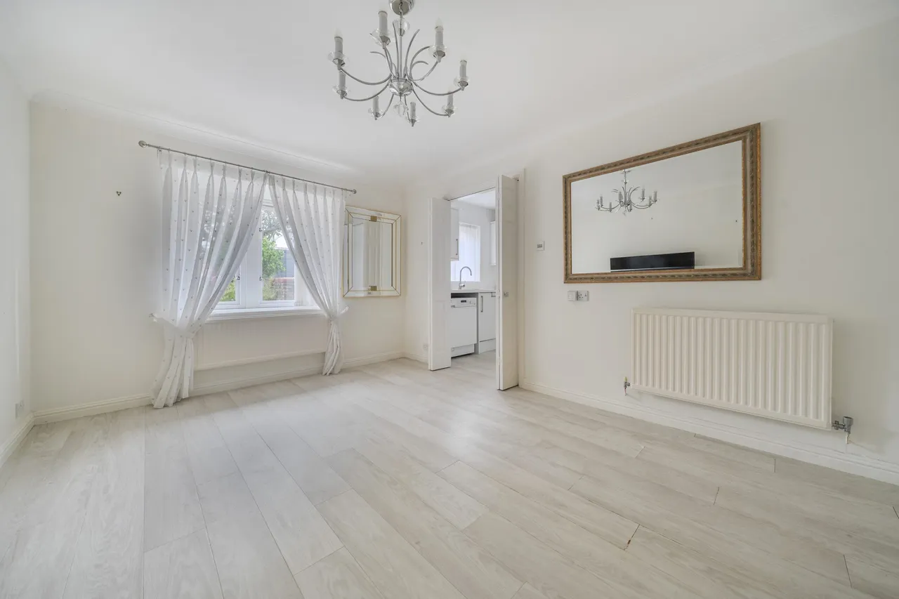 Palace Gate, Odiham, Hook, RG29 1JZ, photo 2