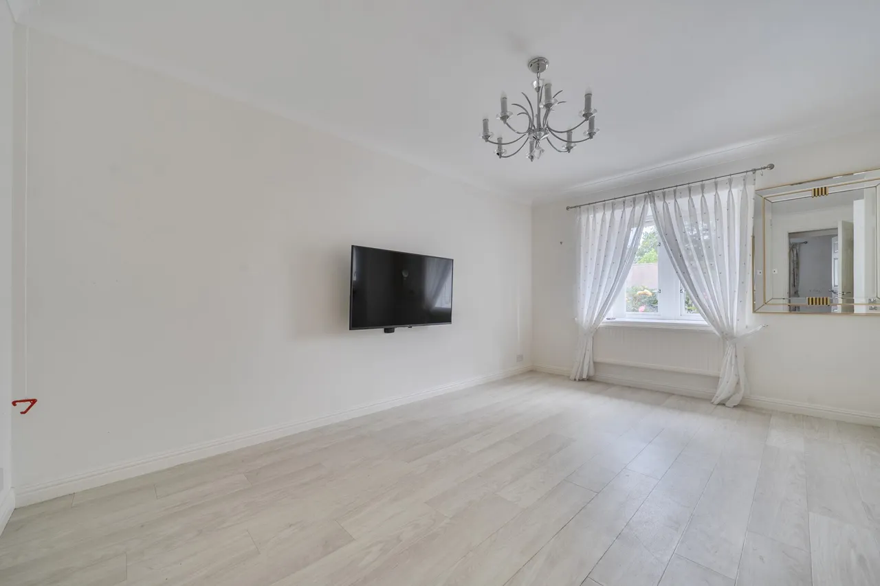 Palace Gate, Odiham, Hook, RG29 1JZ, photo 4