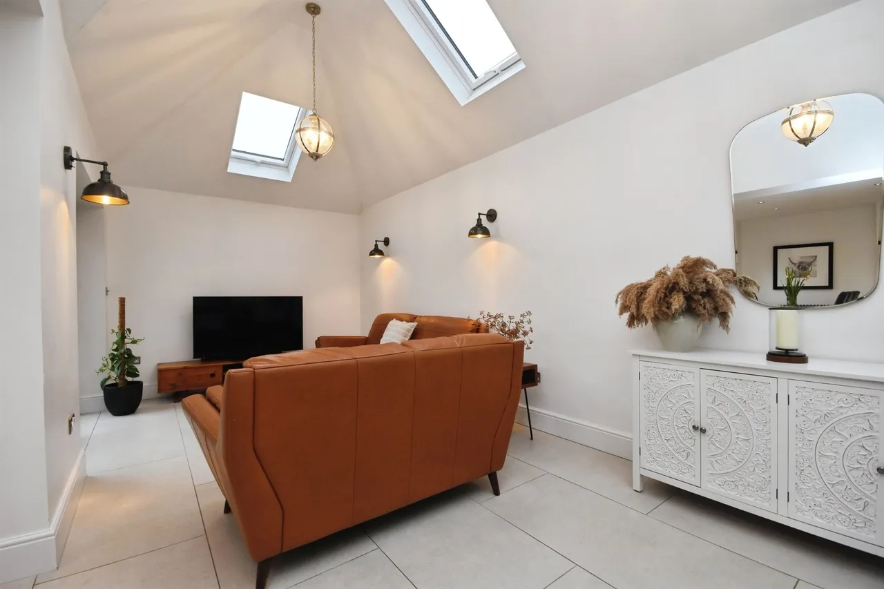 Wrexham Road, Romford, RM3, photo 12