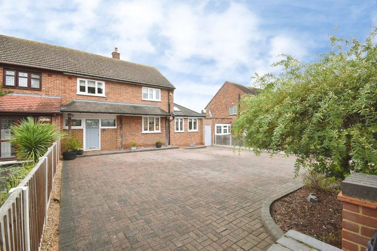 Wrexham Road, Romford, RM3, photo 27
