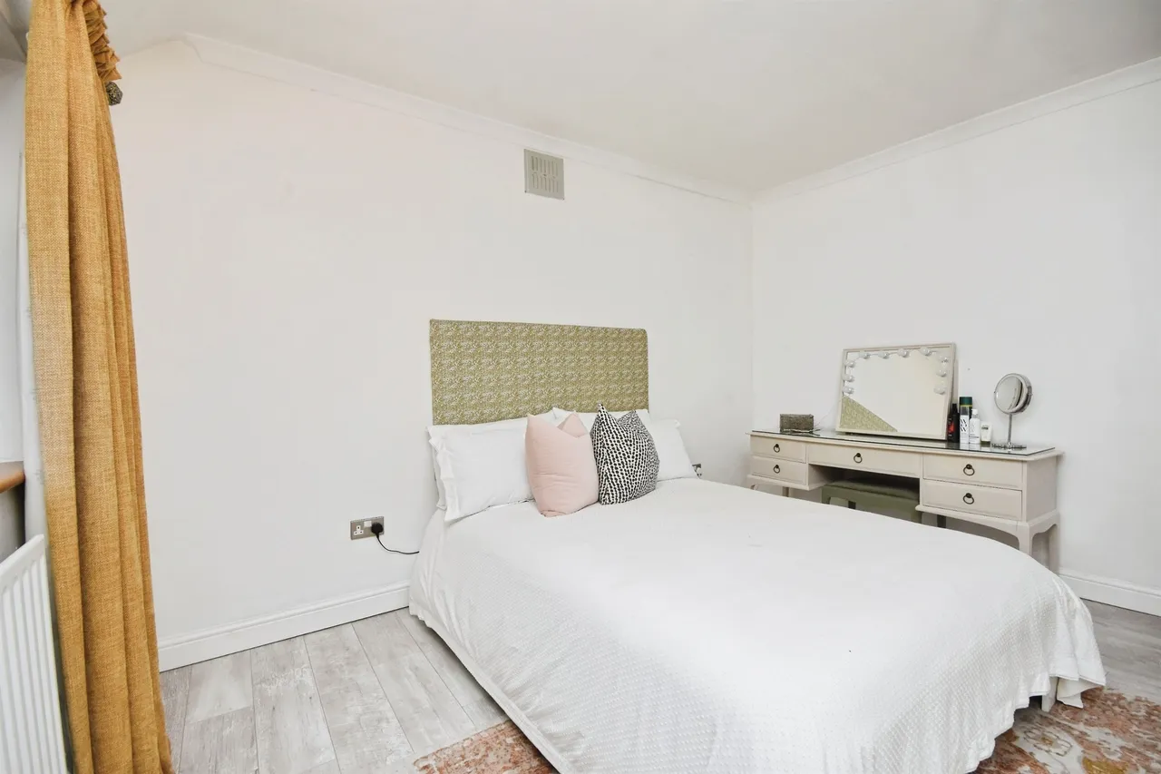 Wrexham Road, Romford, RM3, photo 20