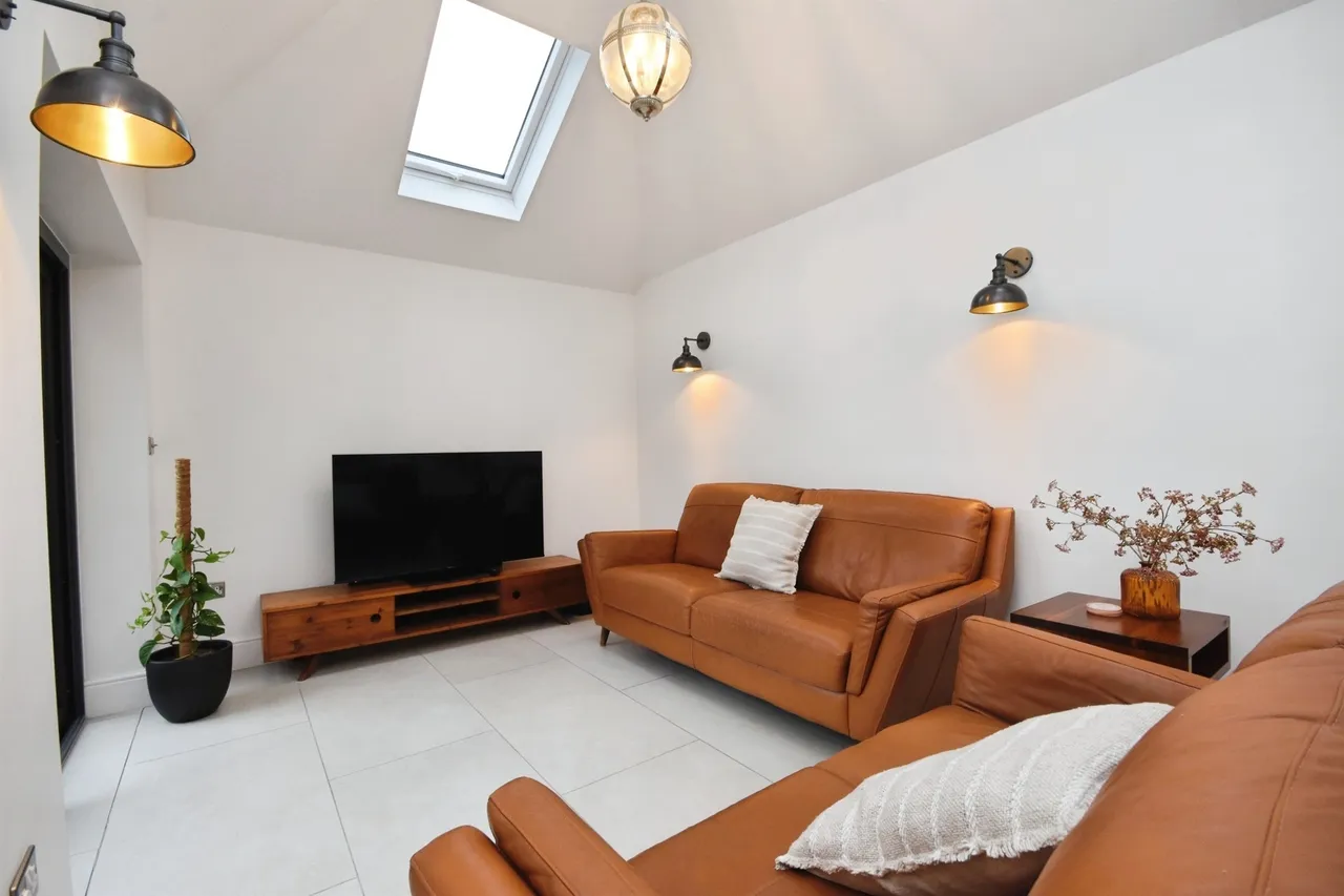 Wrexham Road, Romford, RM3, photo 10