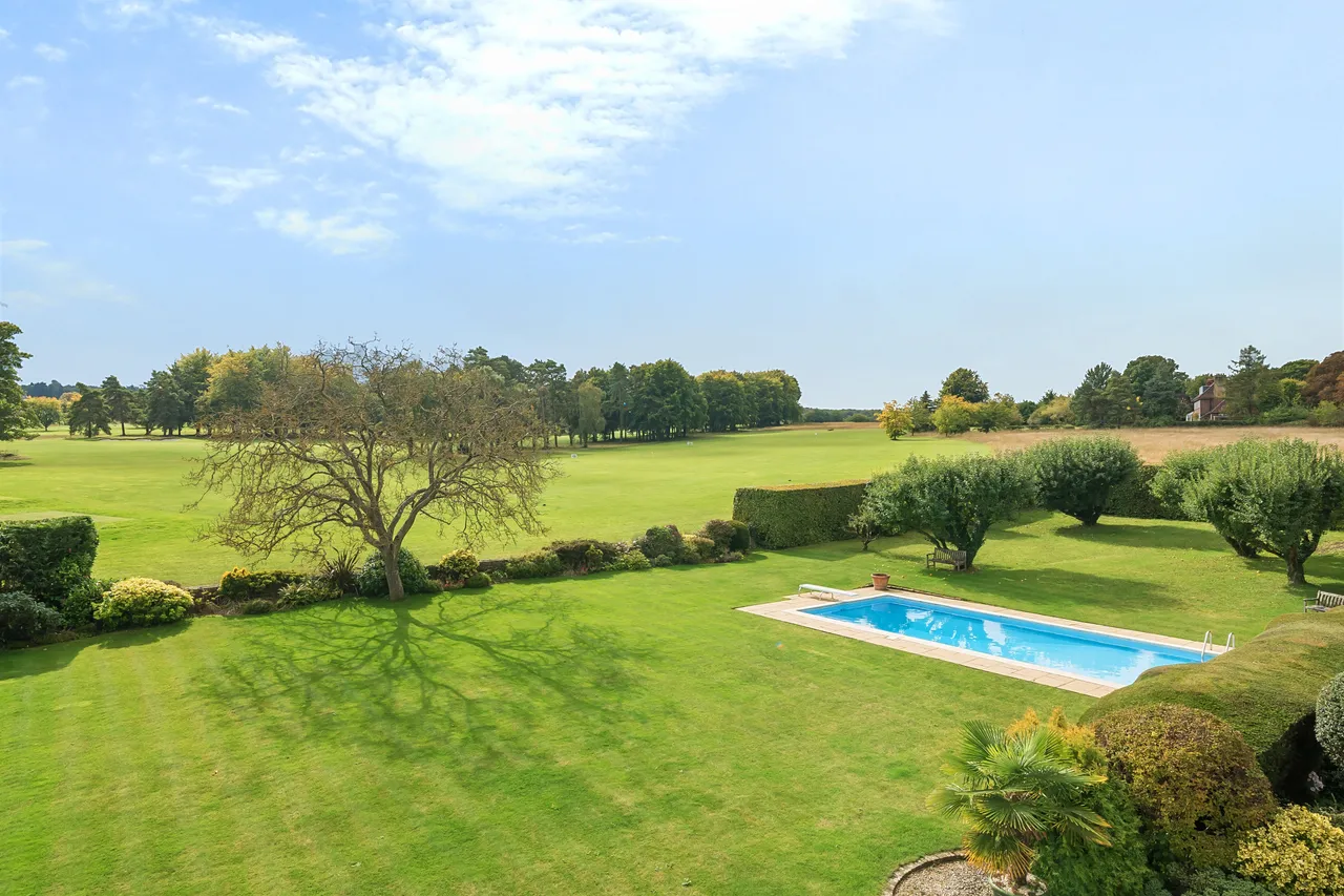 Guildford Road, Effingham, KT24, photo 2