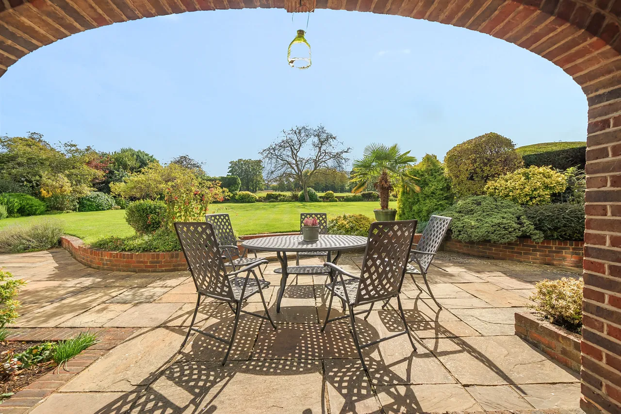 Guildford Road, Effingham, KT24, photo 4