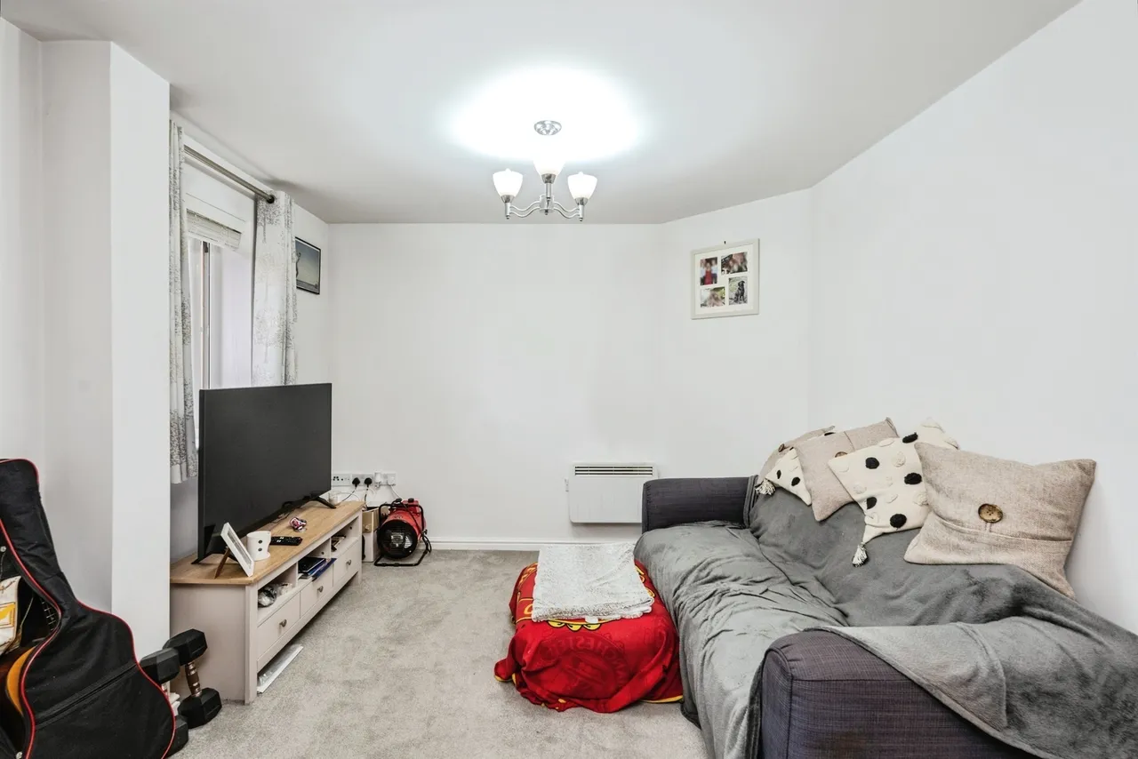 Six Mills Avenue, Swansea, SA4, photo 5