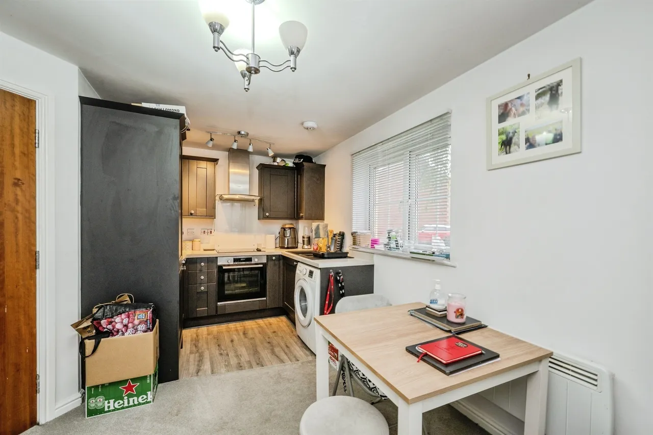 Six Mills Avenue, Swansea, SA4, photo 4