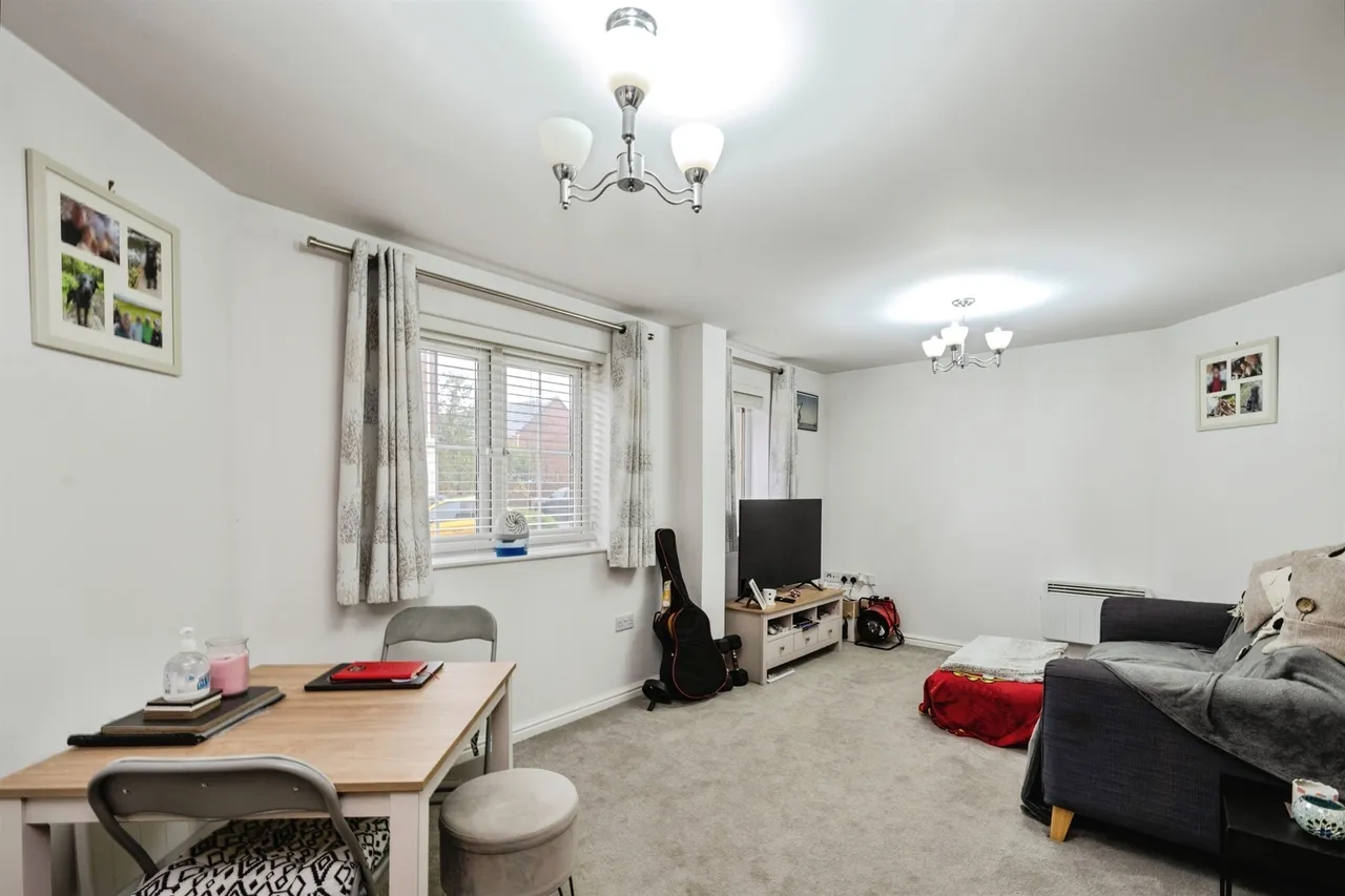 Six Mills Avenue, Swansea, SA4, photo 6