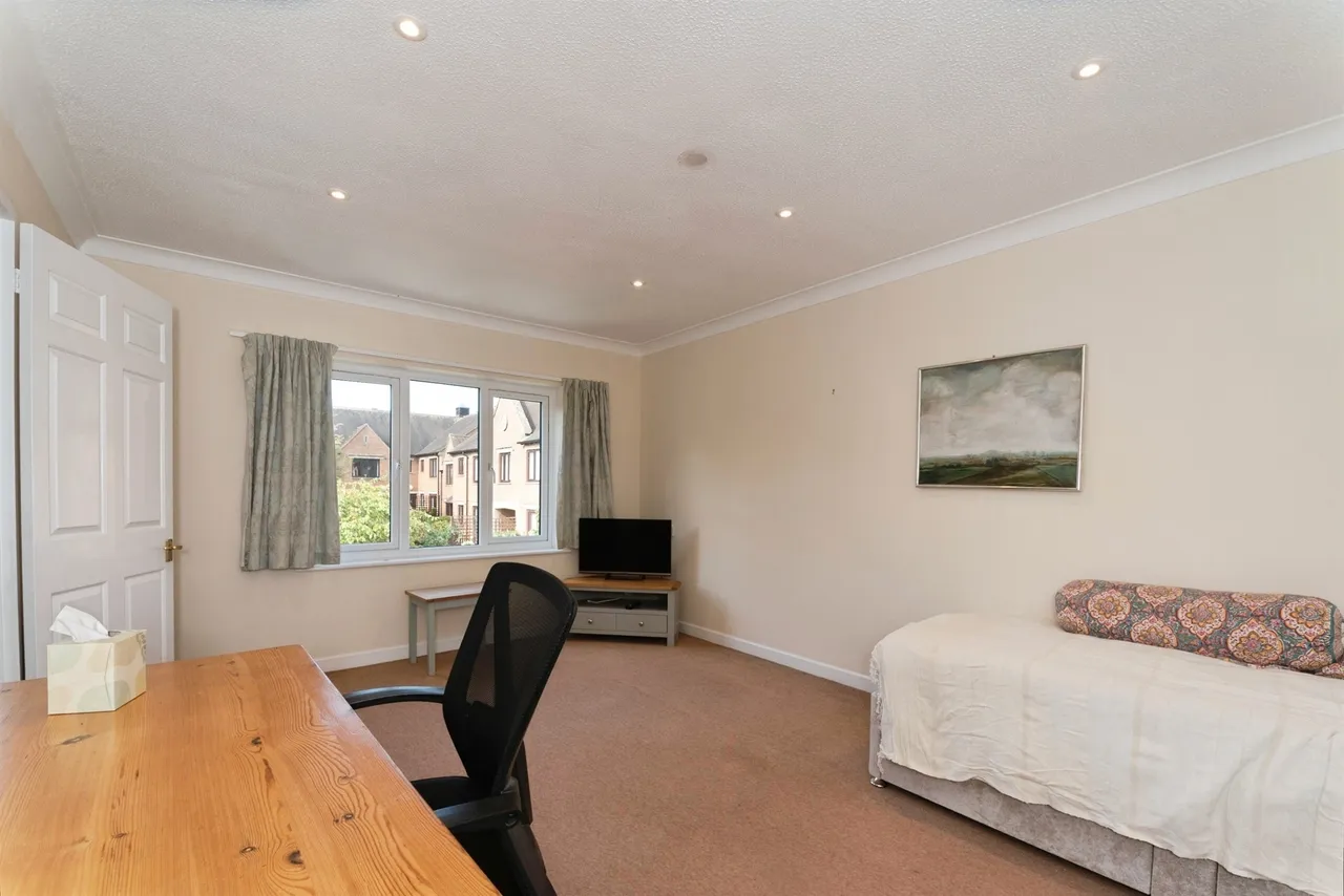 Parsonage Court, Highworth, SN6, photo 2