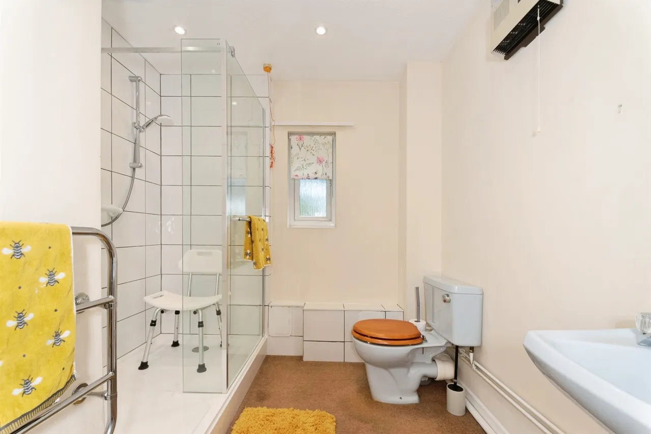 Parsonage Court, Highworth, SN6, photo 10