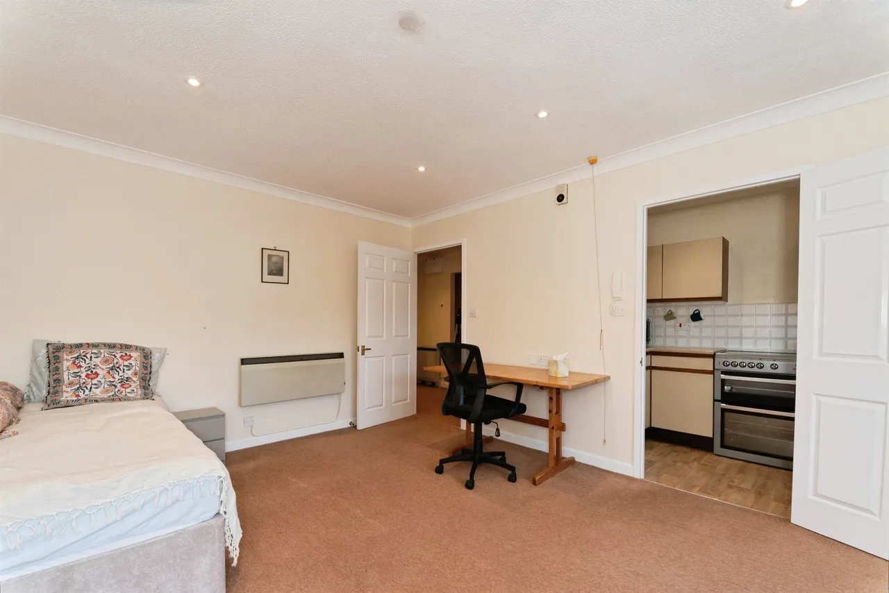 Parsonage Court, Highworth, SN6, photo 4
