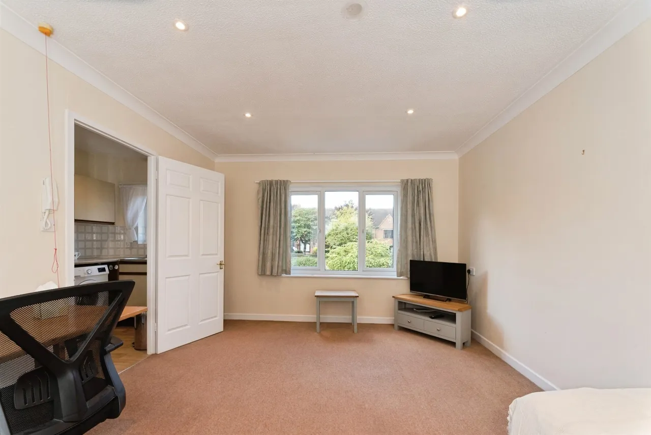 Parsonage Court, Highworth, SN6, photo 3