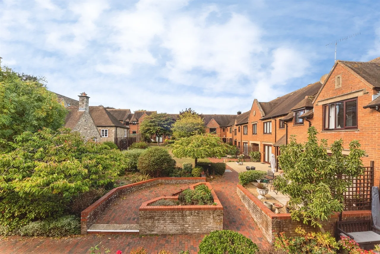 Parsonage Court, Highworth, SN6, photo 7