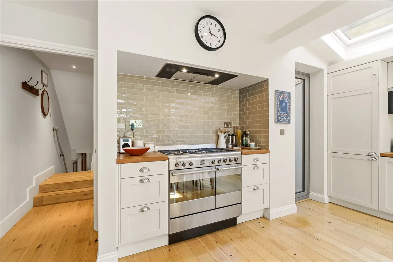 Grandison Road, London, SW11, photo 2