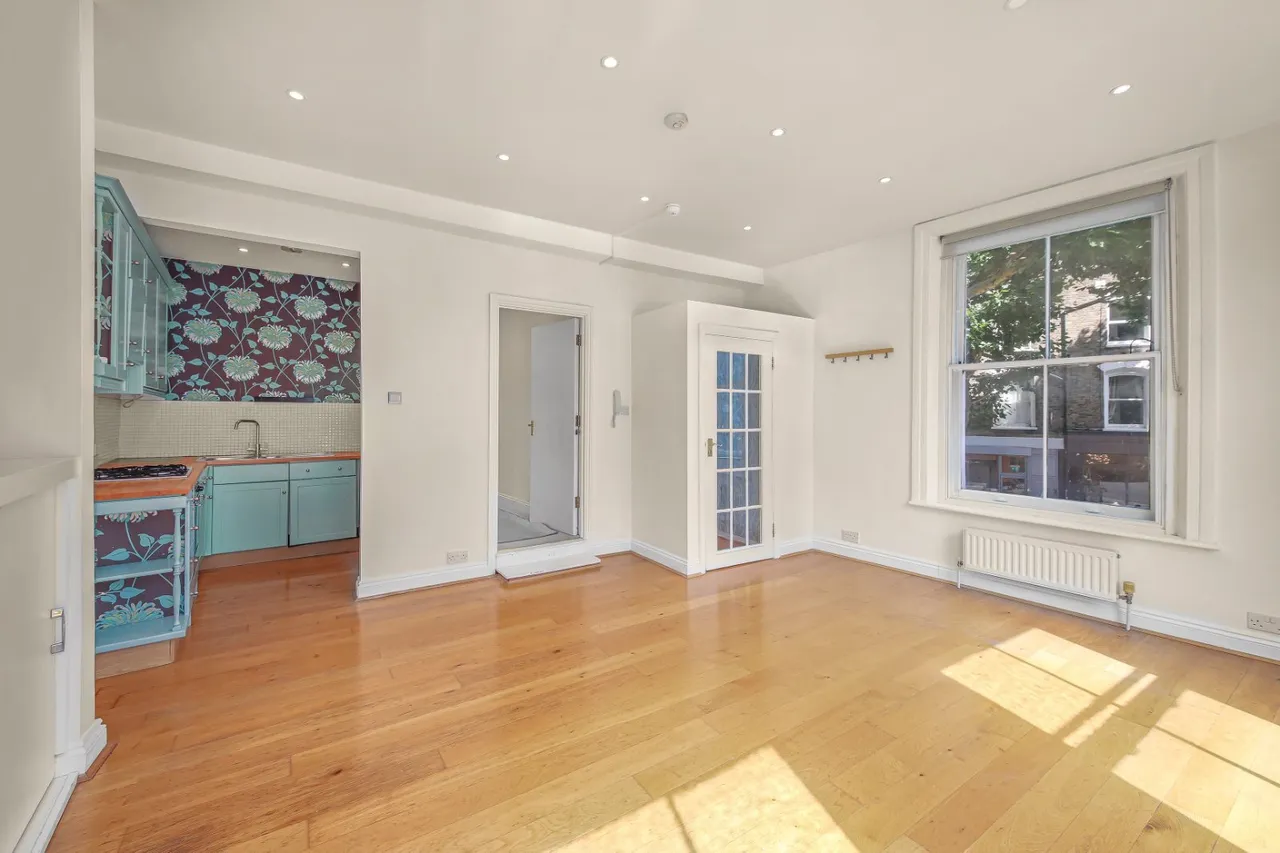 1 bed flat for sale, Newington Green Road, Islington, N1