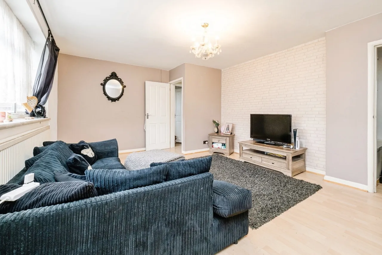 Stirling Close, Rainham, RM13, photo 2