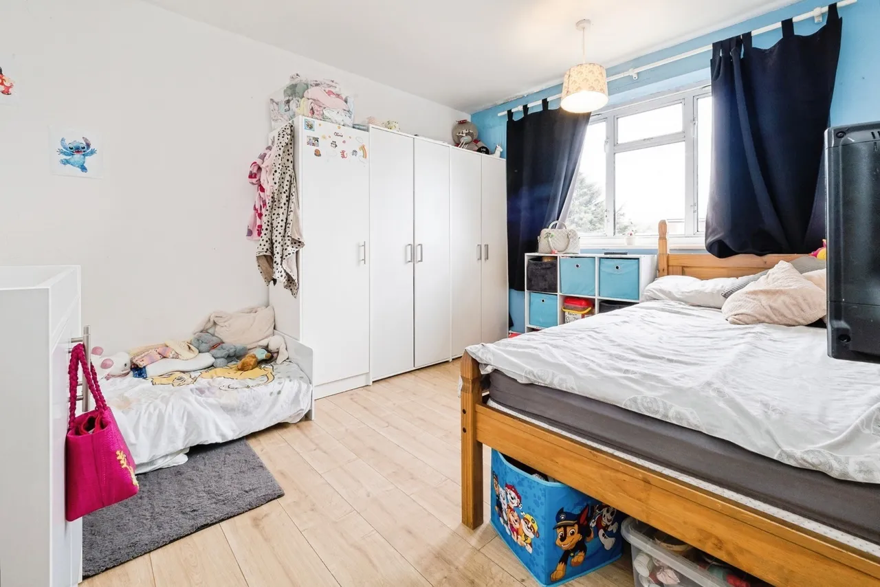 Stirling Close, Rainham, RM13, photo 9