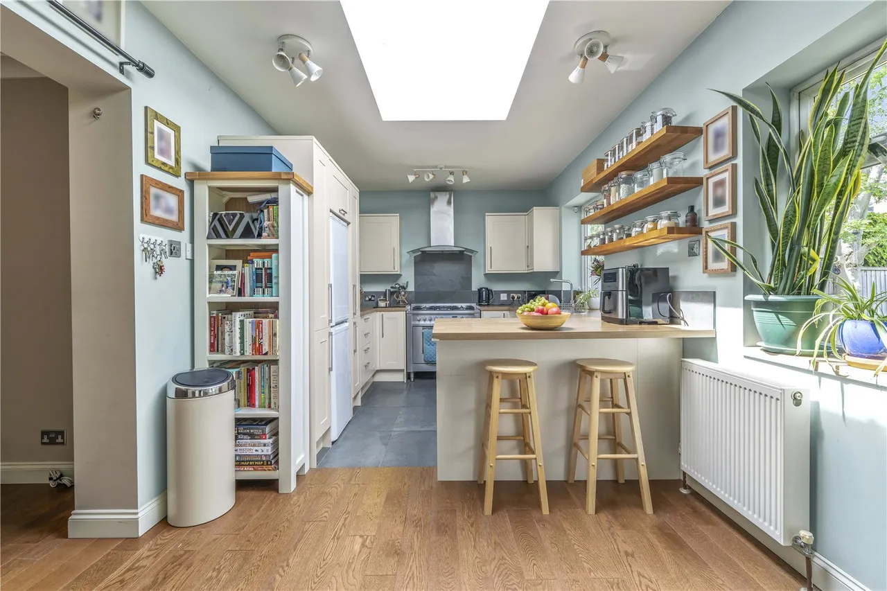 Warren Road, Twickenham, TW2 7DL, photo 2