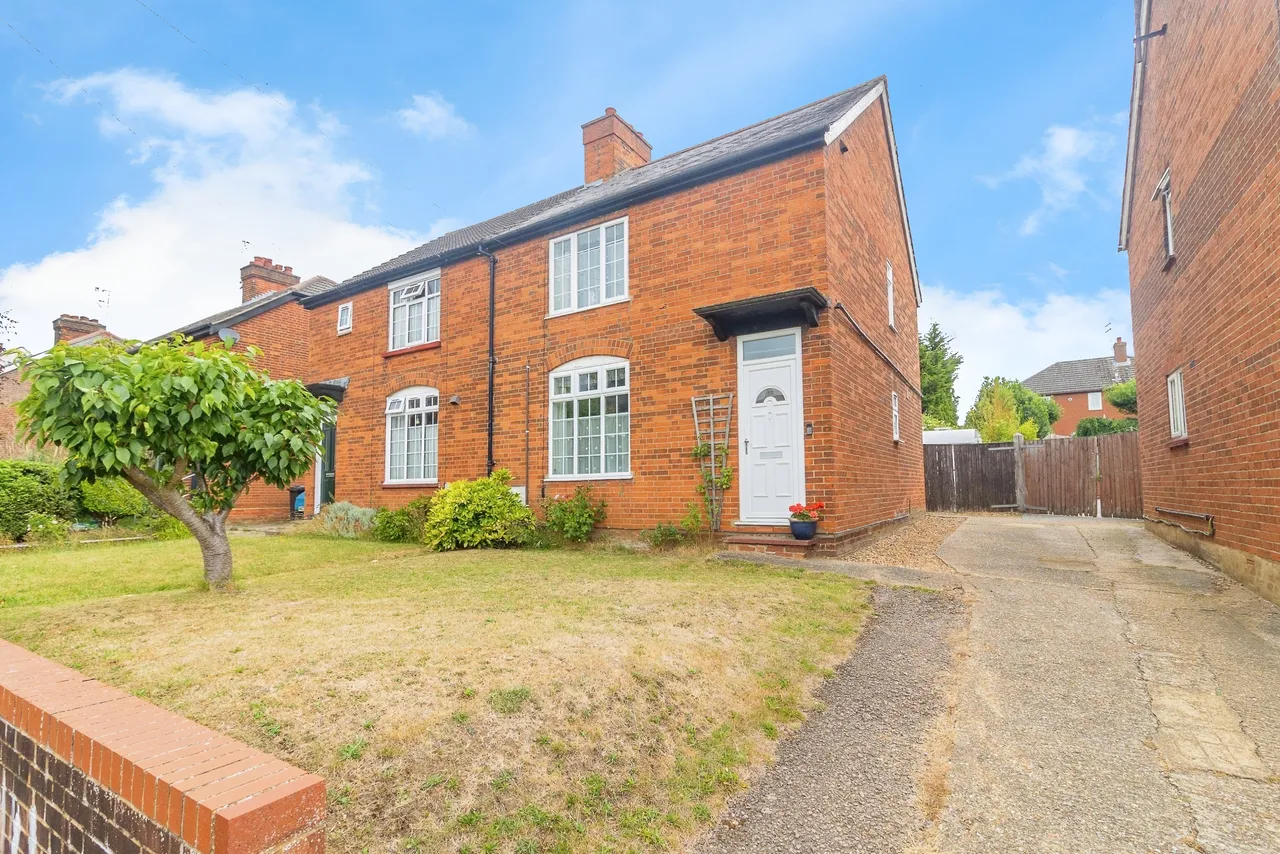 3 bed house for sale, Bedford Road, Clophill, MK45