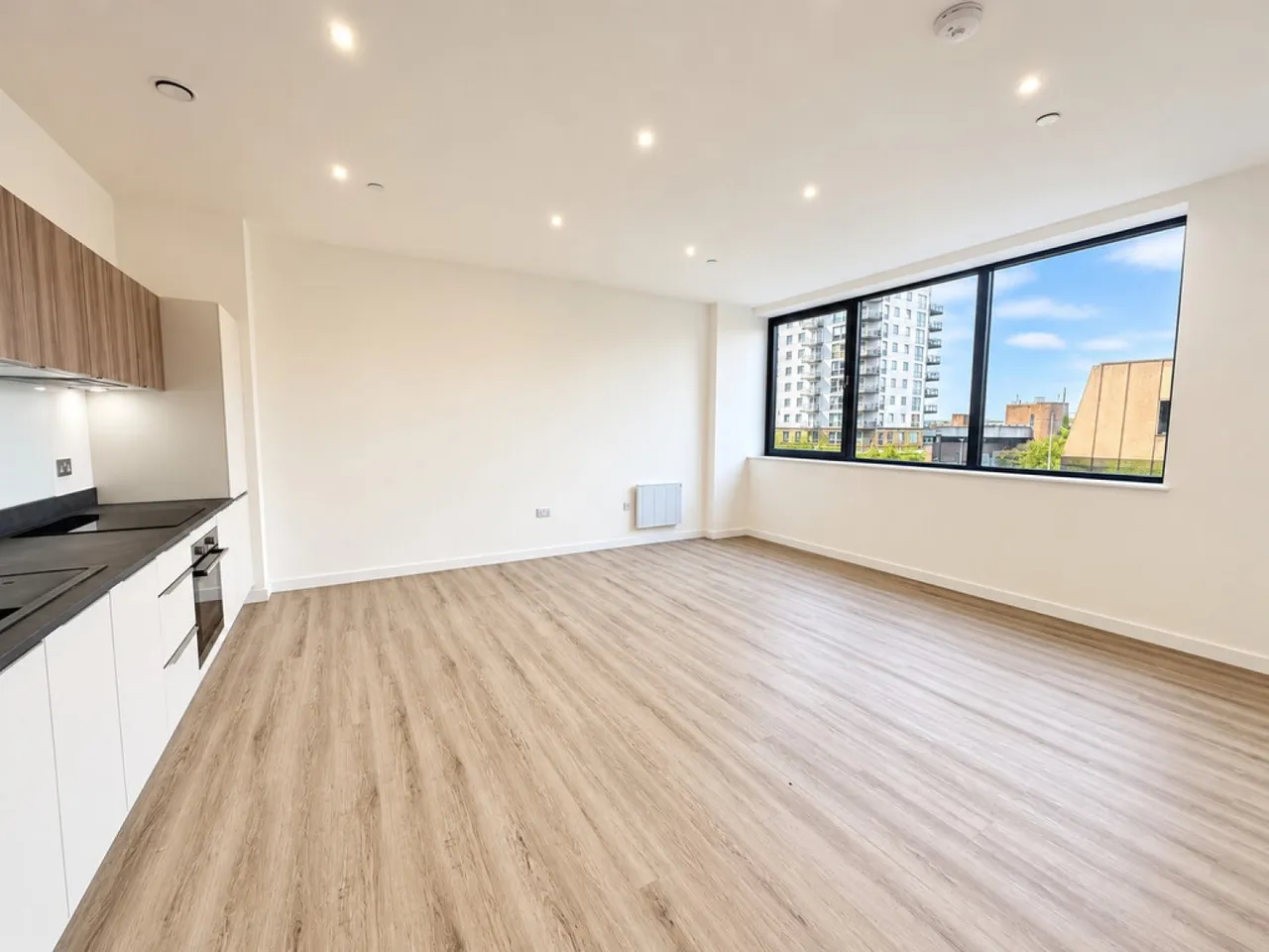 2 bed flat to rent, Alencon Link, RG21