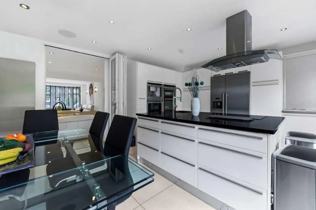 Endlebury Road, London, photo 5