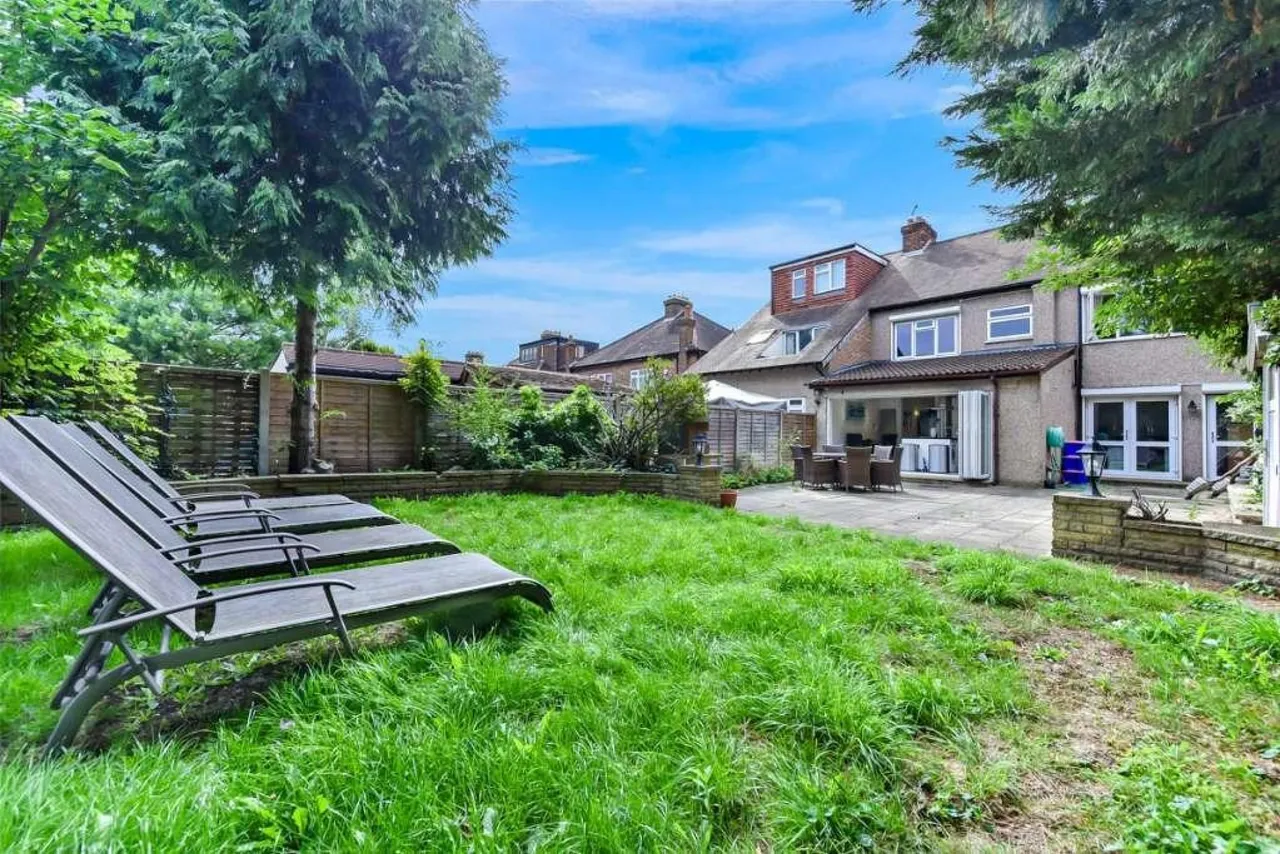 Endlebury Road, London, photo 17