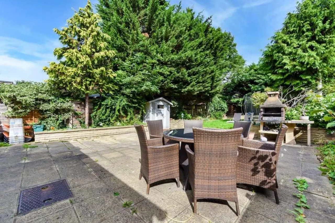 Endlebury Road, London, photo 19