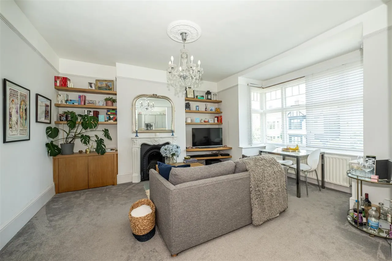 2 bed flat for sale — Wormholt Road, Shepherds Bush, W12