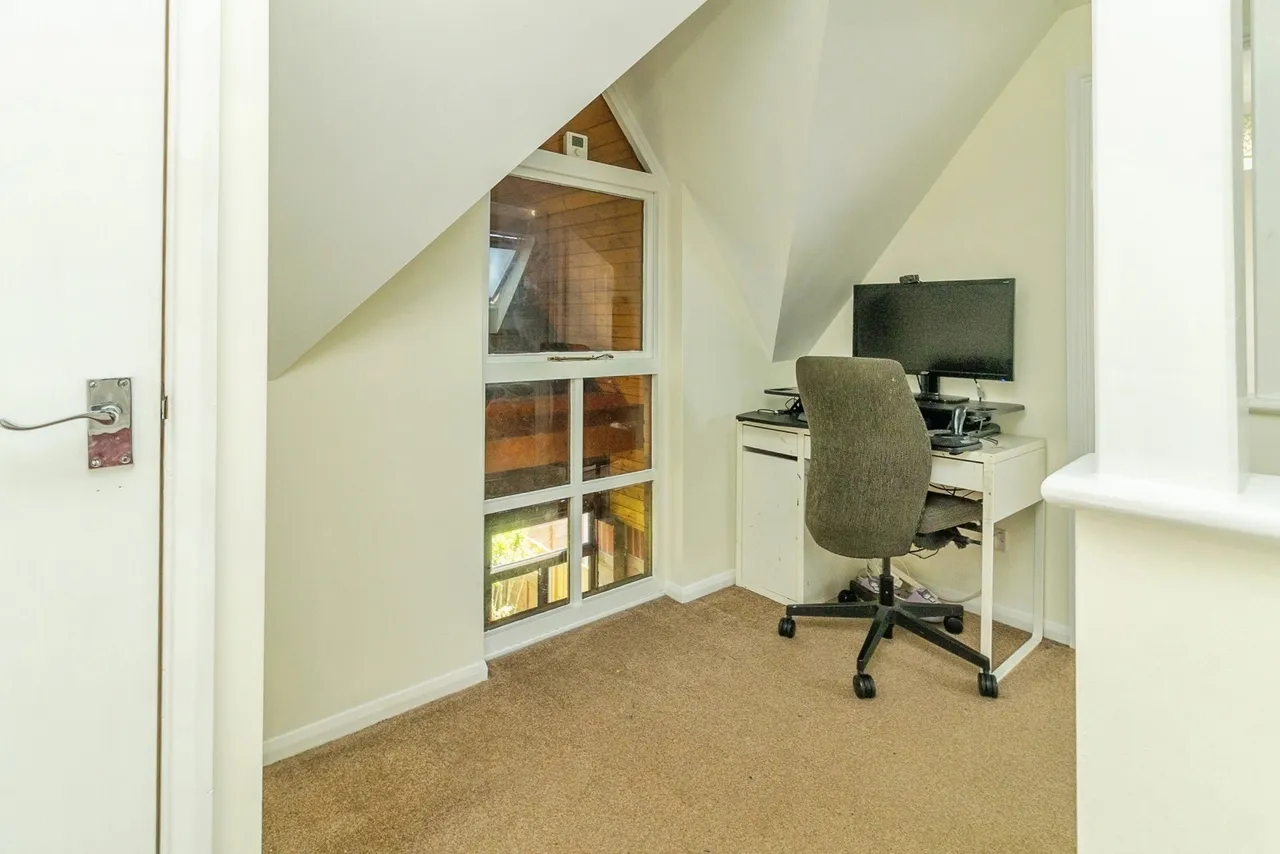 Northcroft, Shenley Lodge, Milton Keynes, Buckinghamshire, MK5, photo 14