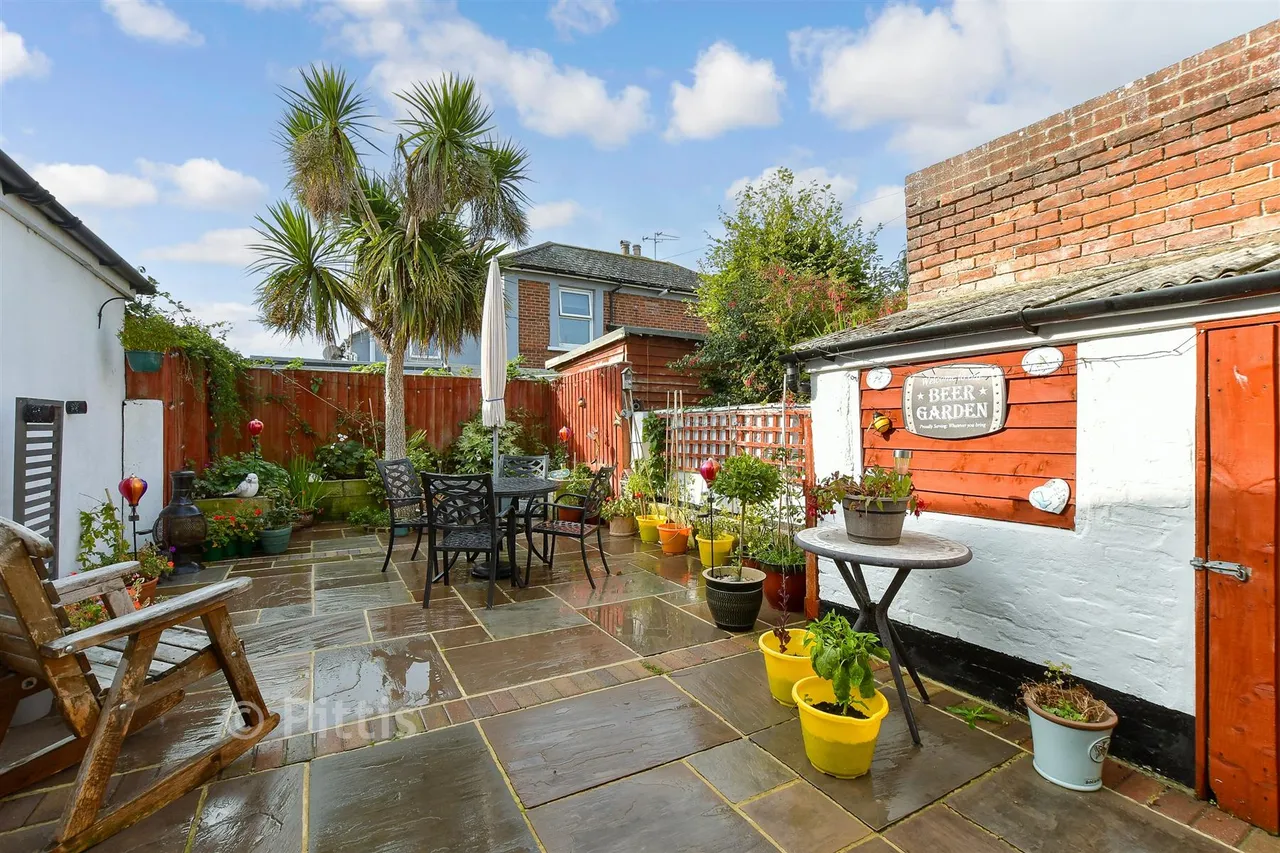 Leed Street, Sandown, PO36, photo 2